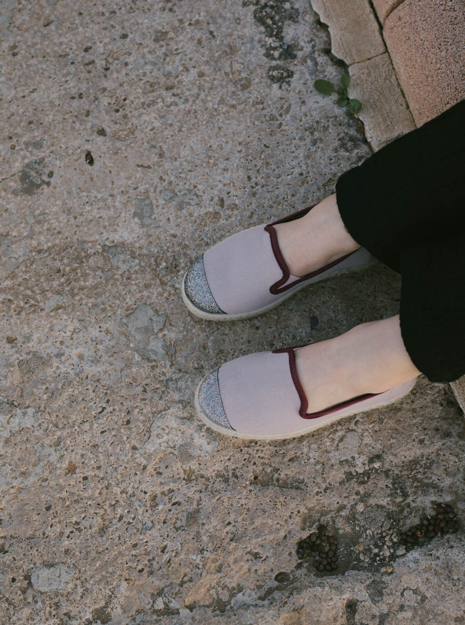 espadrilles recyclées roses à paillettes vue portée de haut
