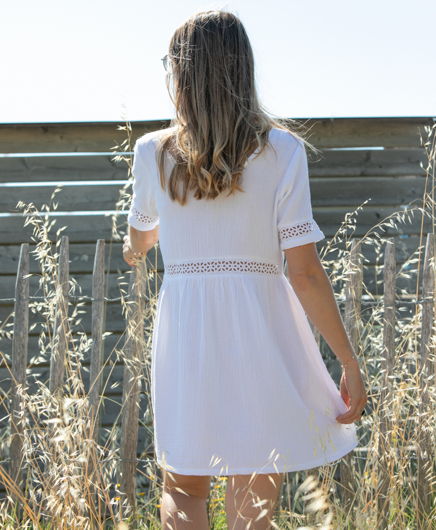 Robe blanche gaze de coton bio éco-responsable et biodégradable, fabriquée en France à la commande