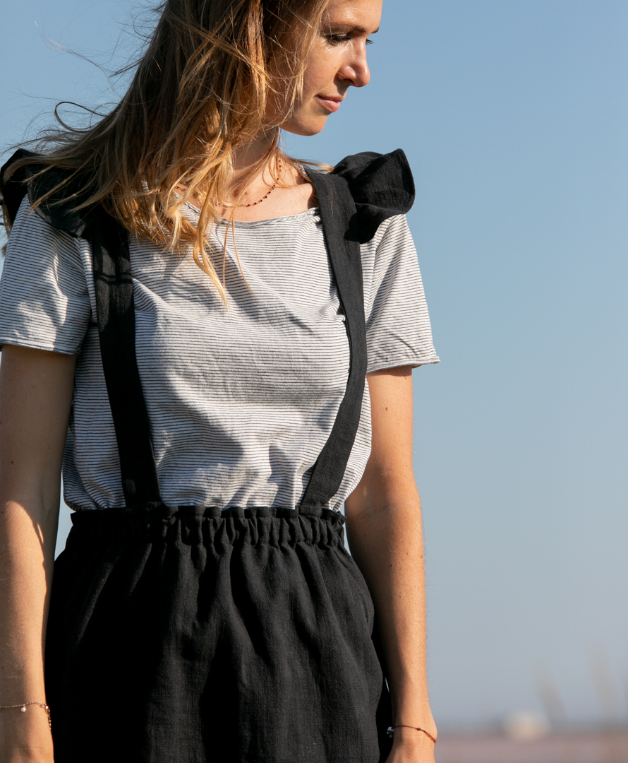 Robe salopette noire unie fabriquée en France à la commande