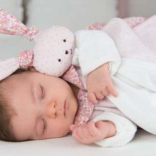 Doudou en coton bio - motifs pois dorés & petites fleurs
