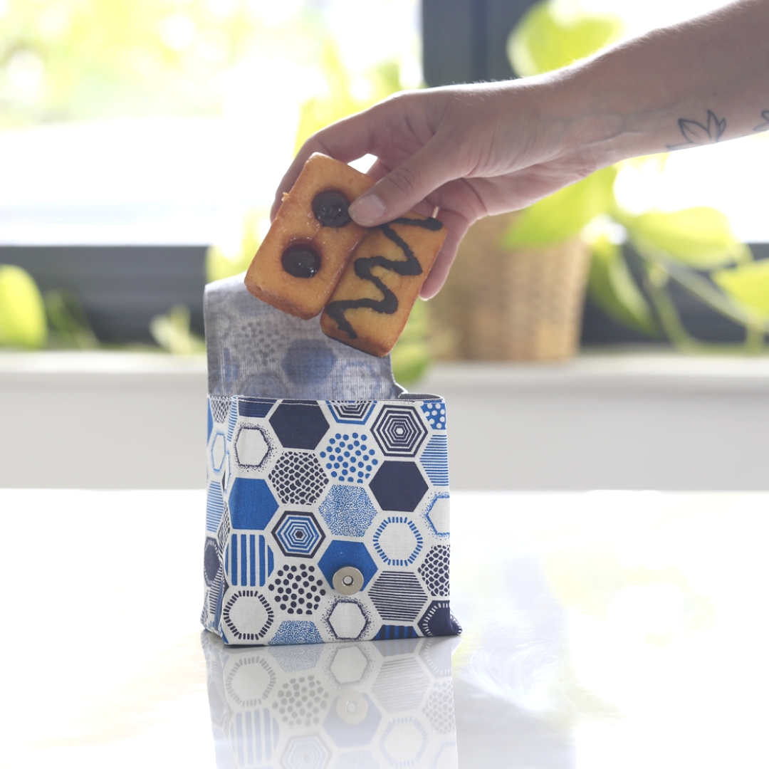 Pochette trousse de transport soins solides, goûter, protections hygiéniques 8