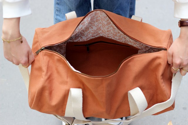 Sac polochon SIMON, avec bandoulière, orange sienne, coton bio 3