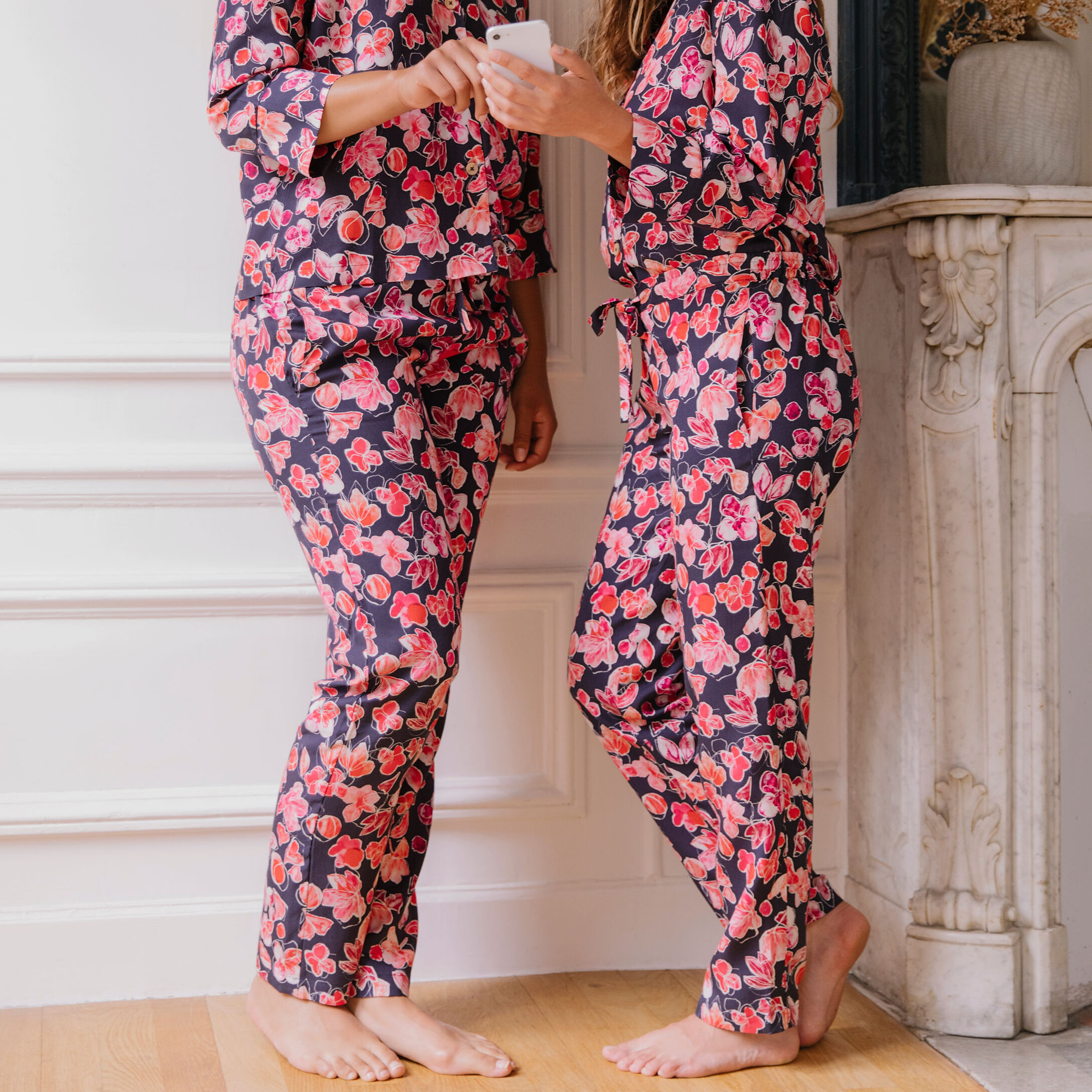 Nêge Paris - Pyjama femme Encore un Soir chemise pantalon bleu nuit et rouge