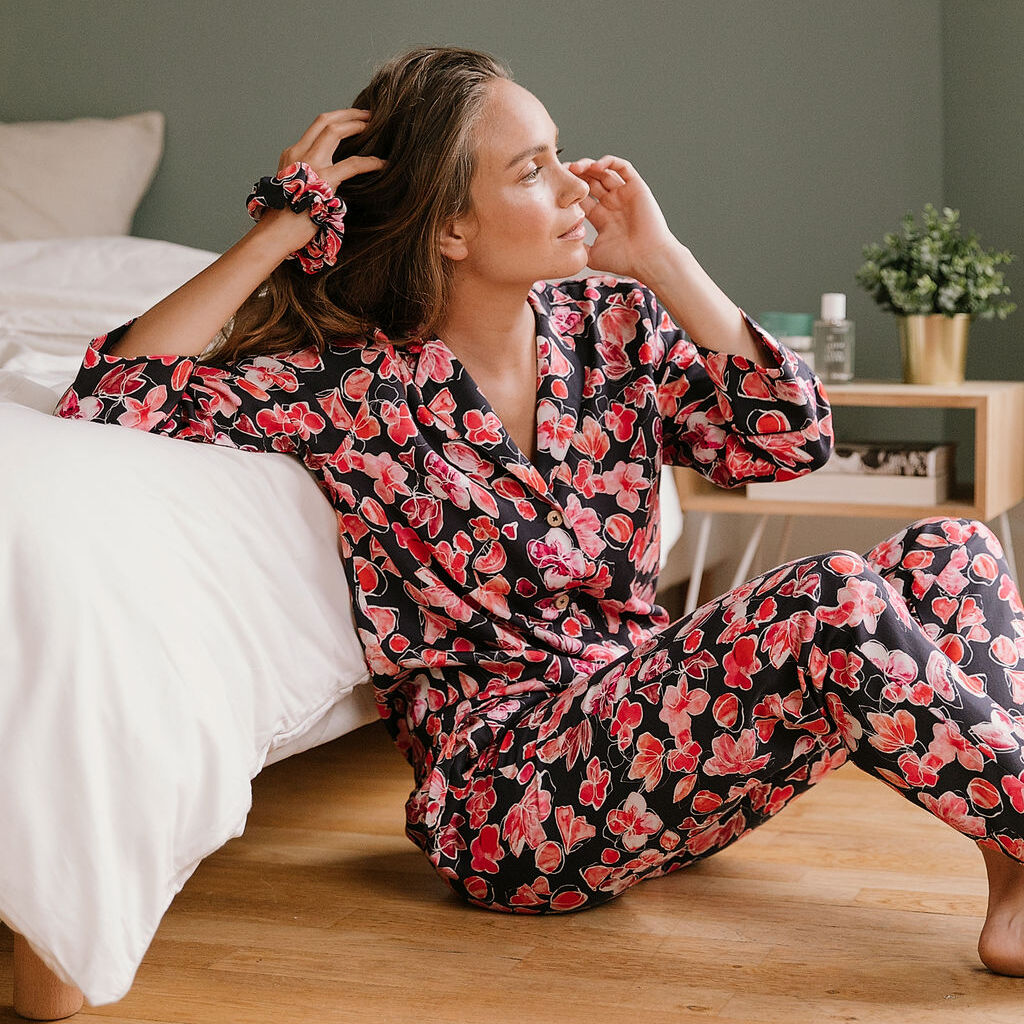 Nêge Paris - Pyjama femme Encore un Soir chemise pantalon bleu nuit et rouge