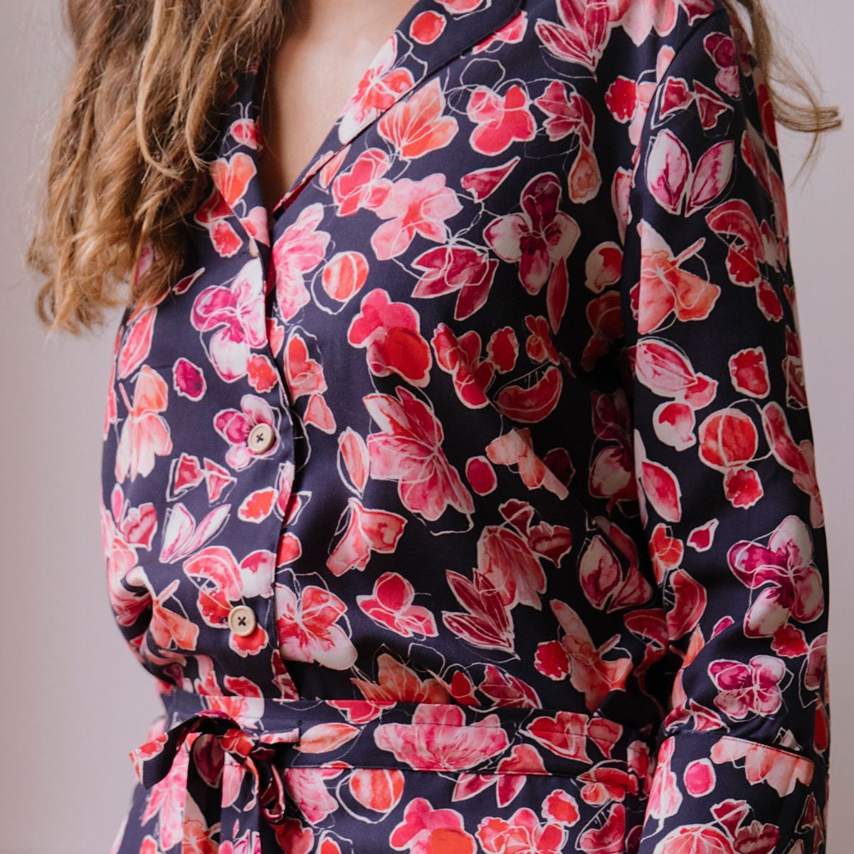 Nêge Paris - Pyjama femme Encore un Soir chemise pantalon bleu nuit et rouge