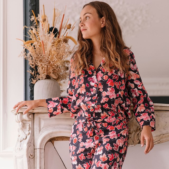 Nêge Paris - Pyjama femme Encore un Soir chemise pantalon bleu nuit et rouge