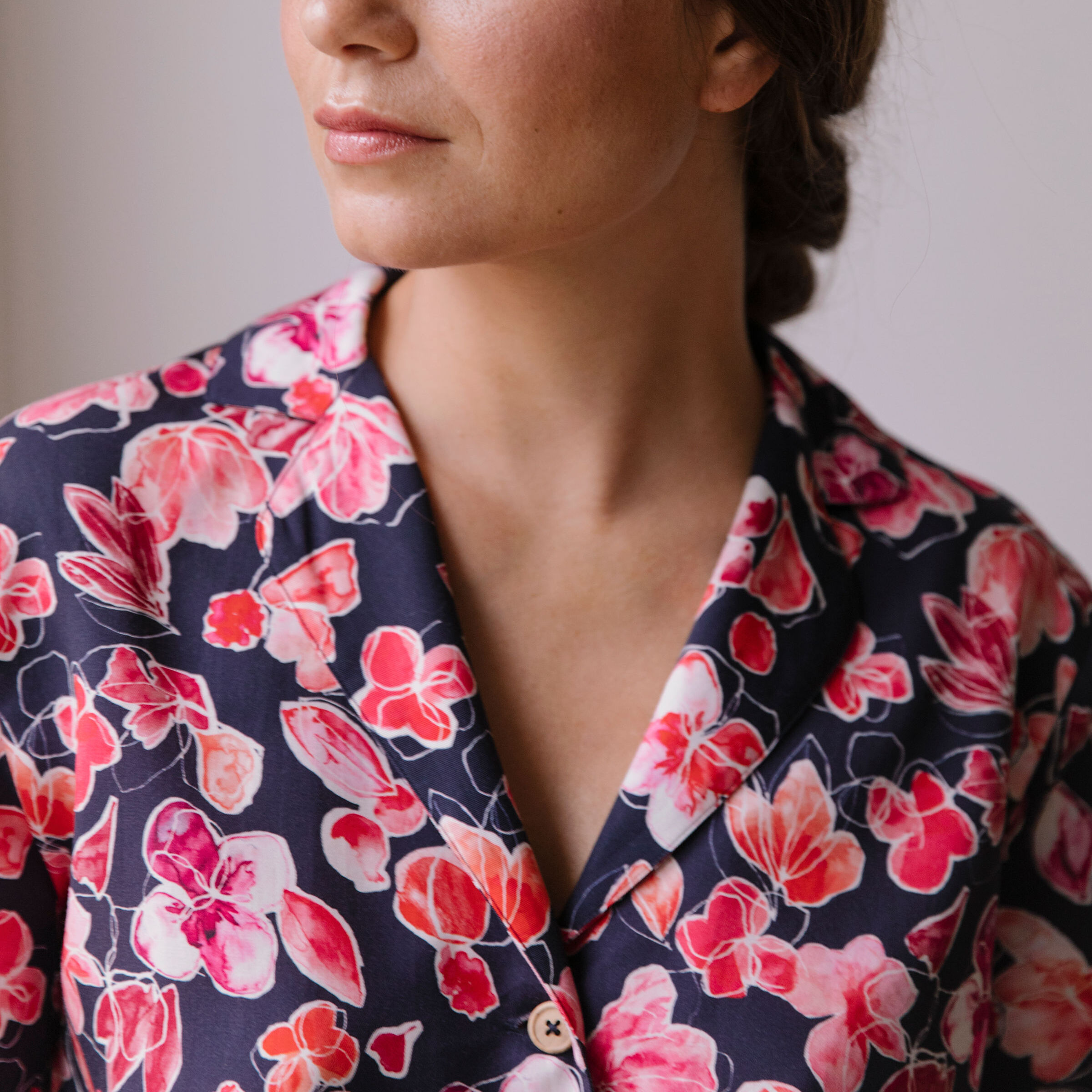 Nêge Paris - Pyjama femme Encore un Soir chemise pantalon bleu nuit et rouge