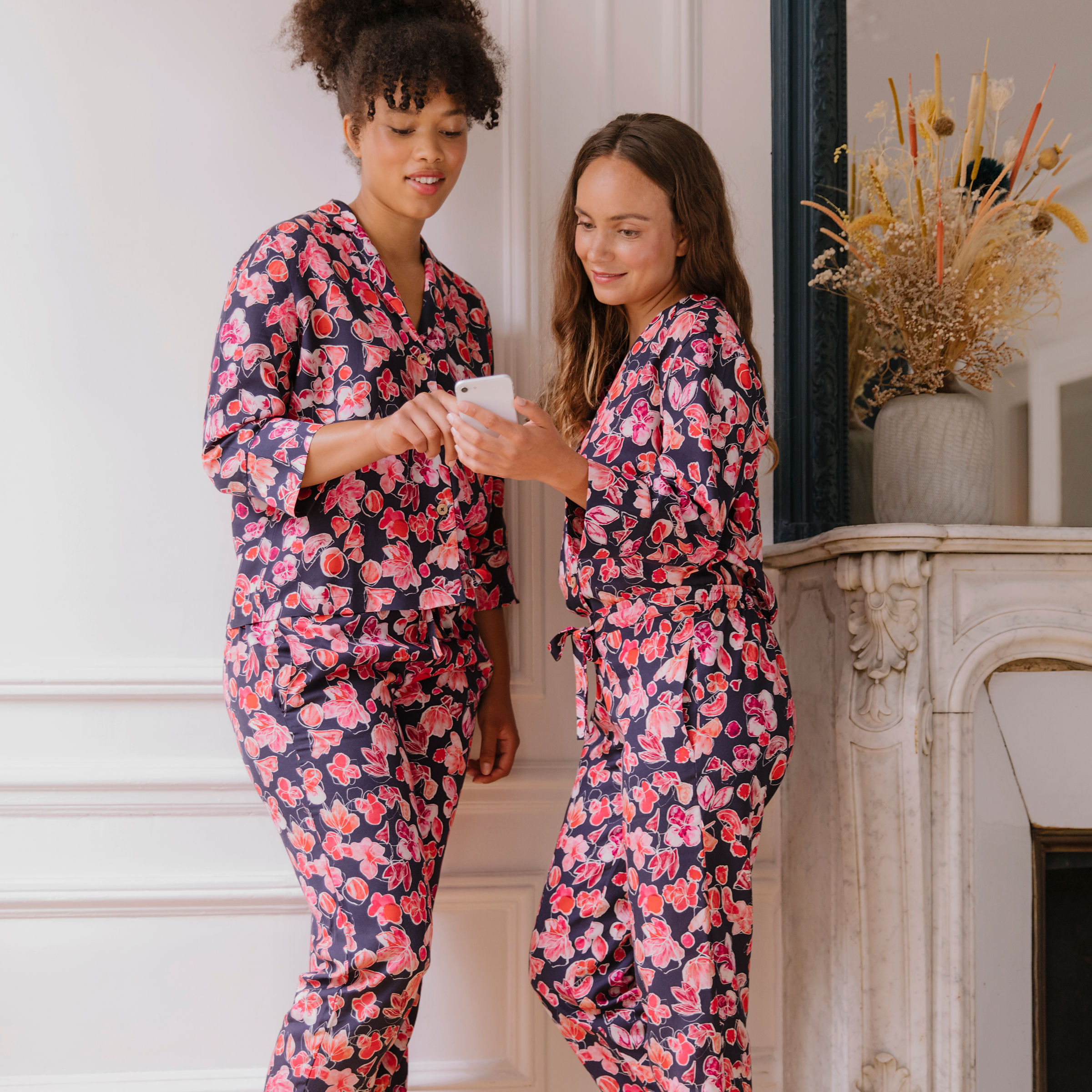 Nêge Paris - Pyjama femme Encore un Soir chemise pantalon bleu nuit et rouge