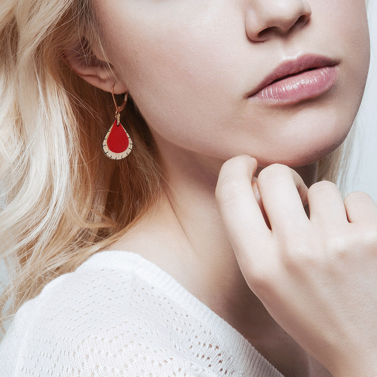 Boucles d'oreilles en bois et cuir GOUTTE rouge 4