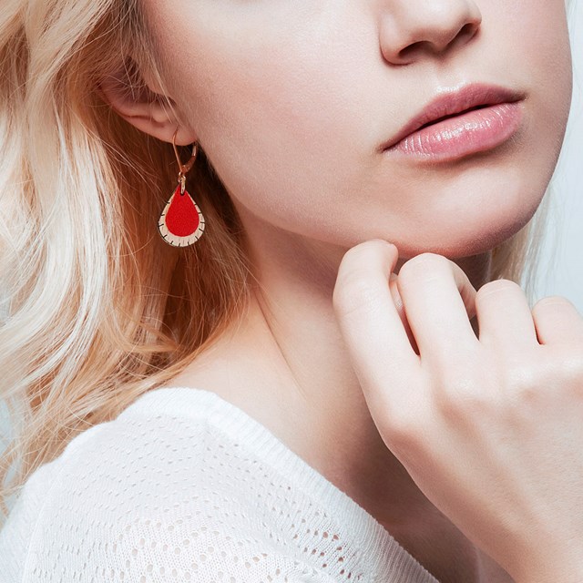 Boucles d'oreilles en bois et cuir GOUTTE rouge 4