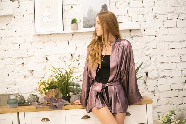 Alicia - Kimono court Rose Noir 4