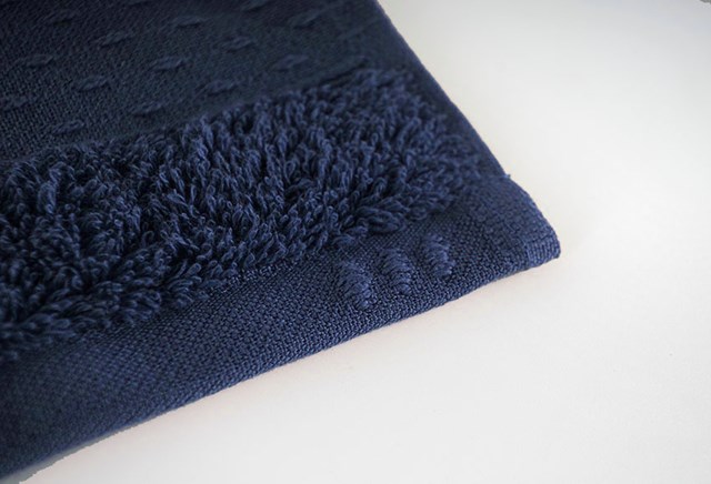 Serviette de Toilette  "Bleu Ténébreux" en Coton 100 % Biologique   4