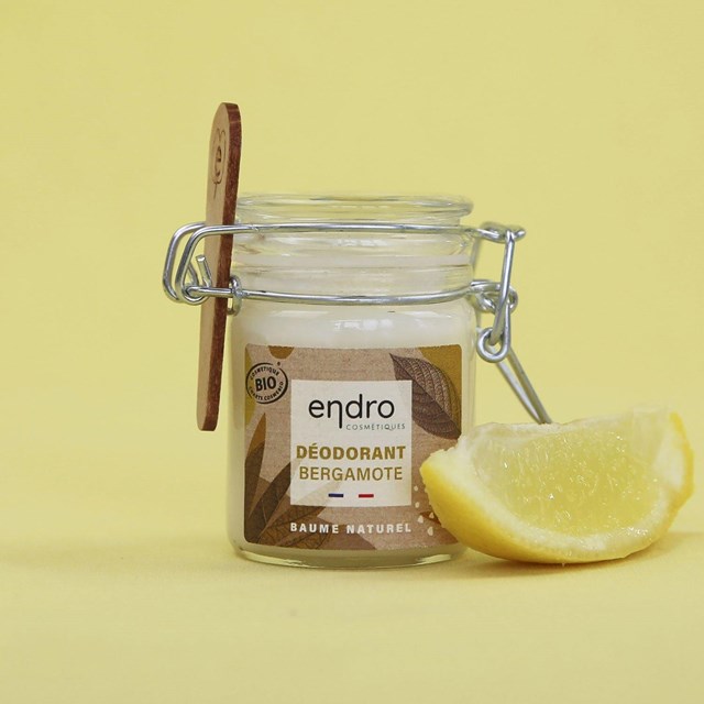 Déo baume à l'huile essentielle bergamotte dans son pot en verre recyclable, efficace et zéro déchet