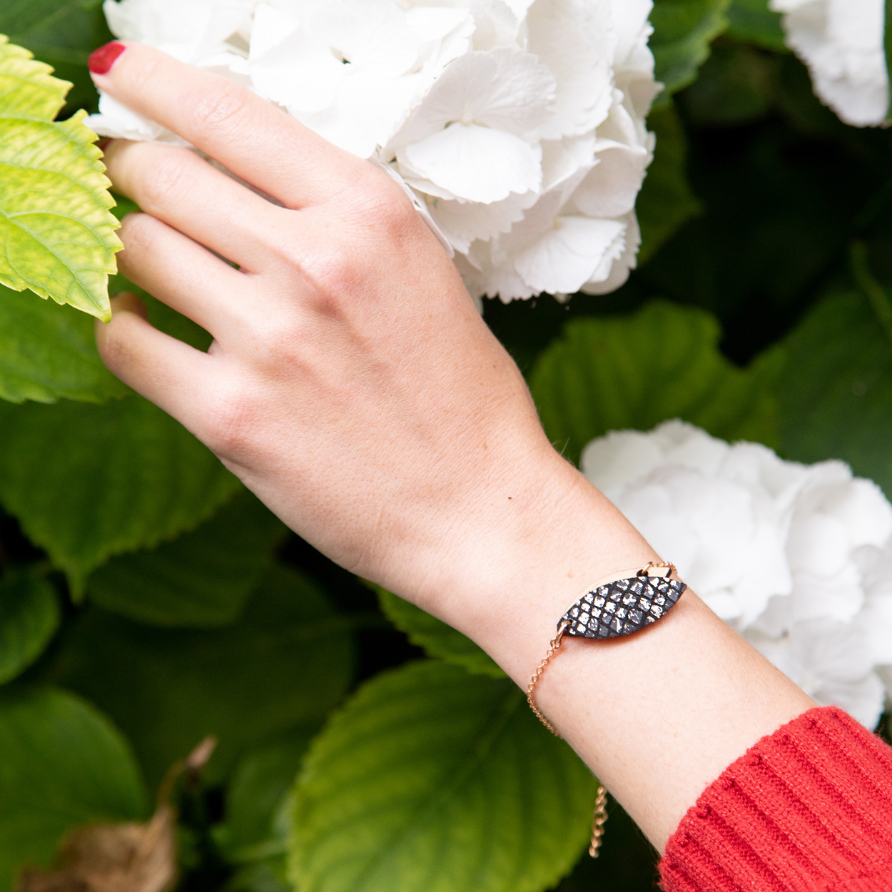 Bracelet en bois et cuir MINI PÉTALE or 6