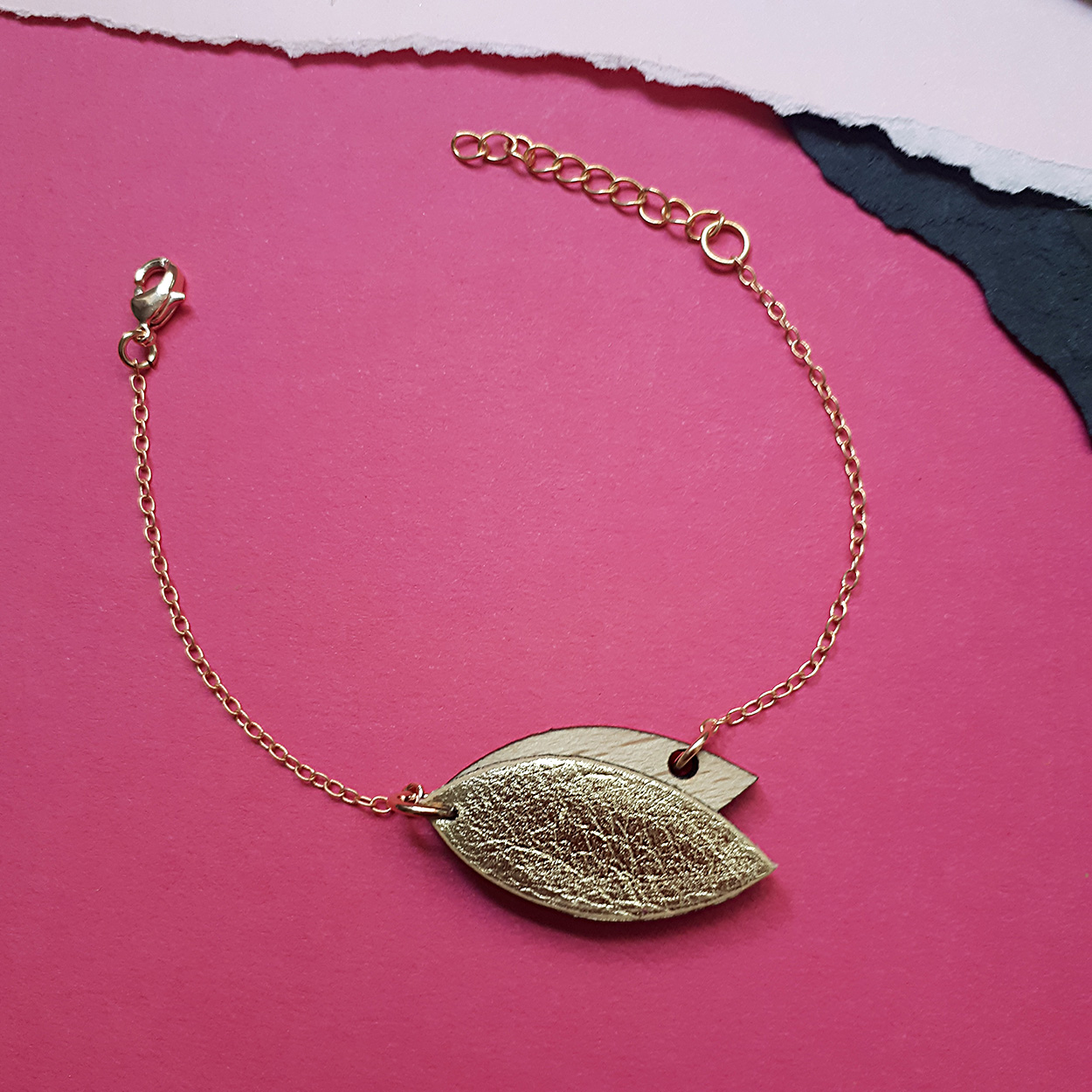 Bracelet en bois et cuir MINI PÉTALE or 5