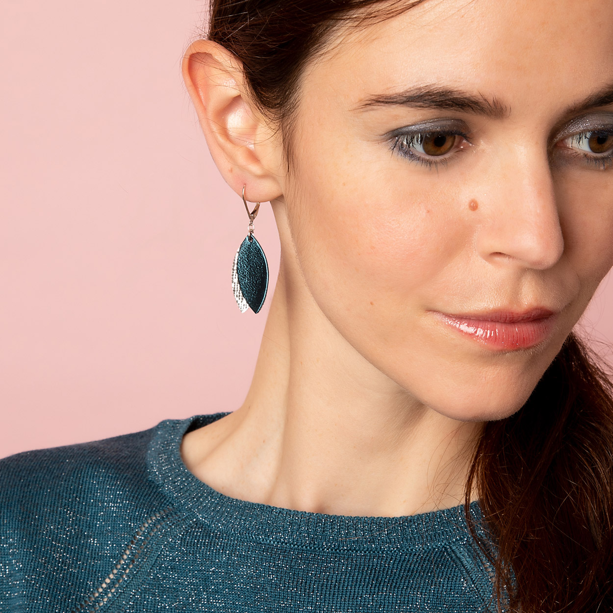 Boucles d'oreilles en cuir MINI-PETALE bleu pétrole 6