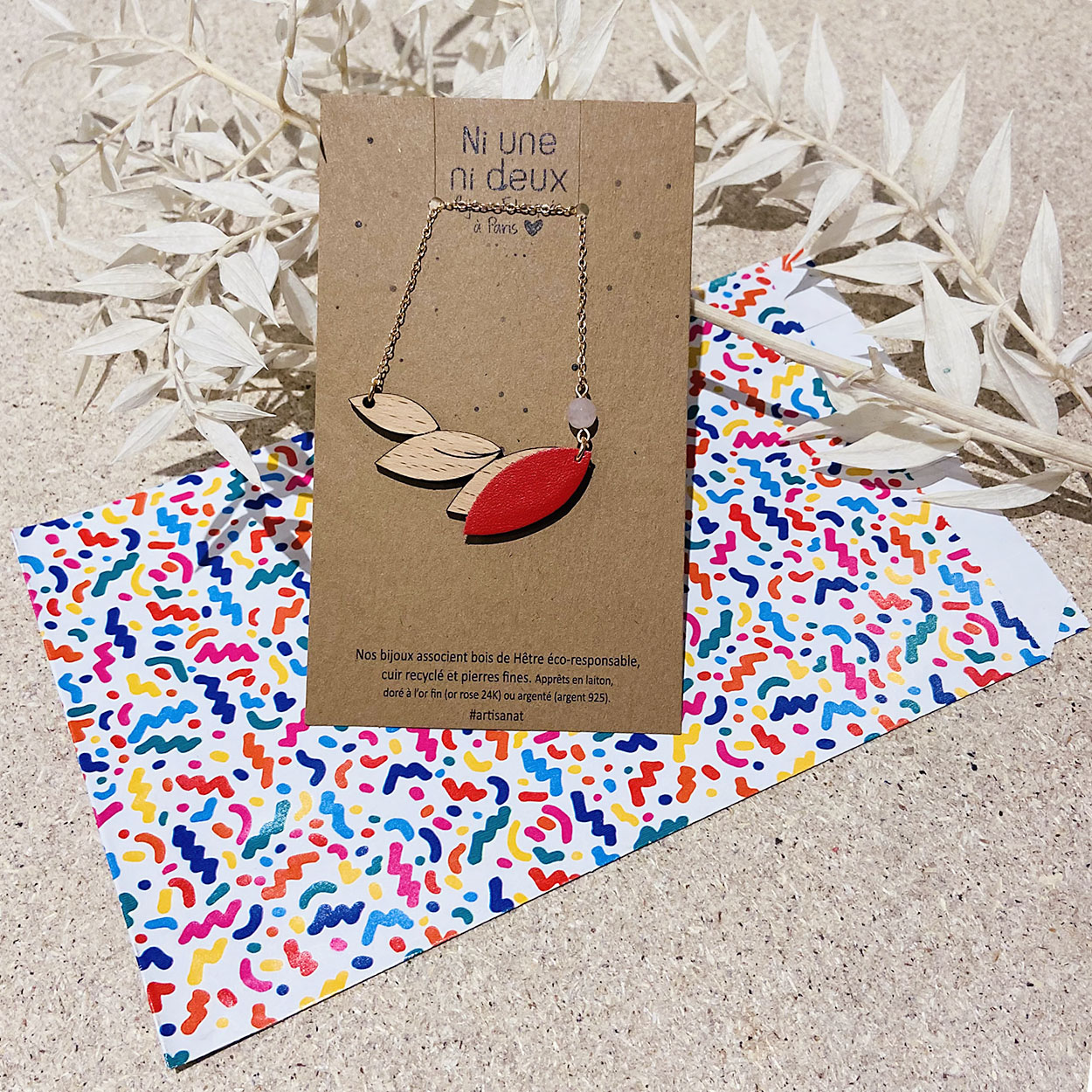 Collier en cuir et bois TULIPE rouge 3