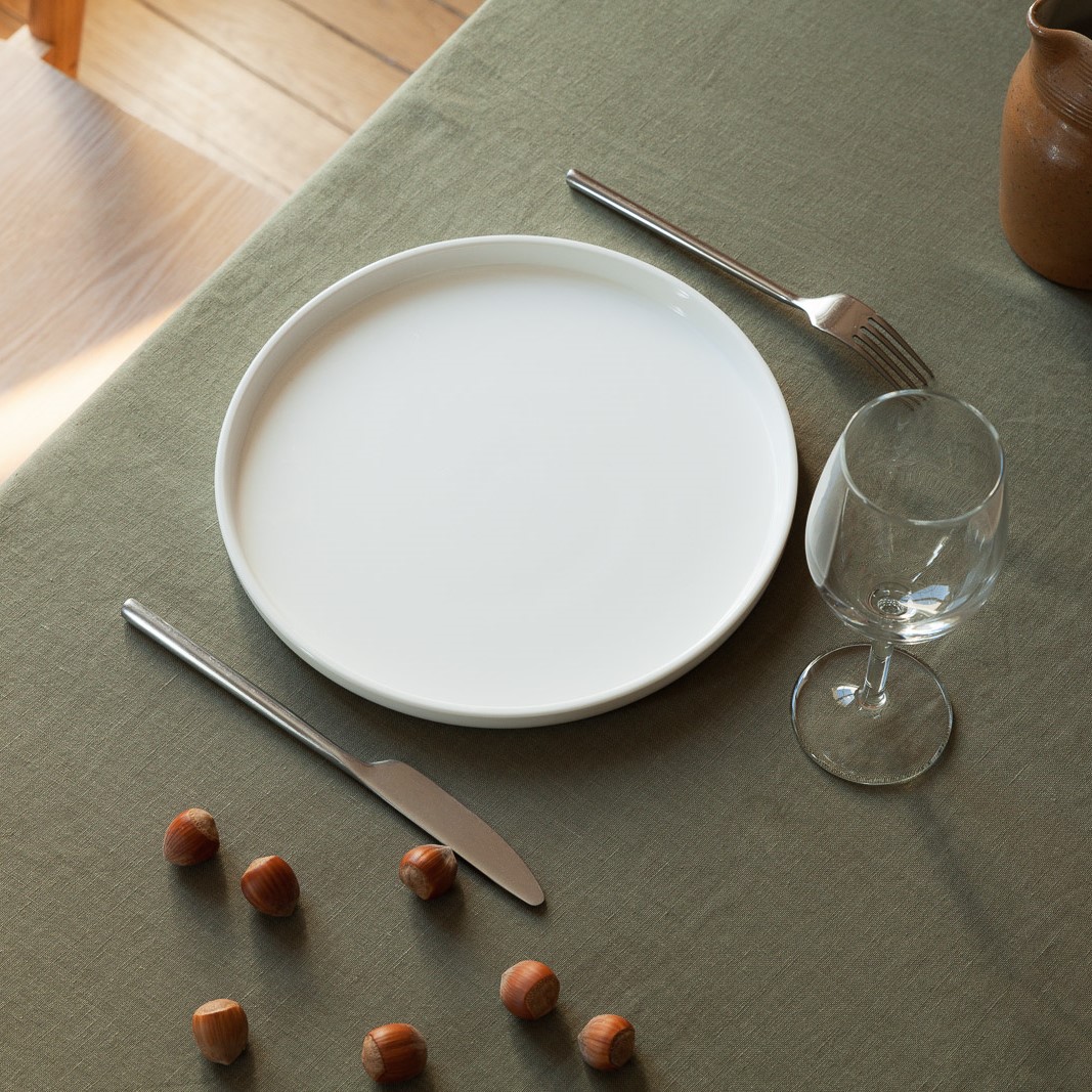 exemple de dressage de la nappe en lin kaki