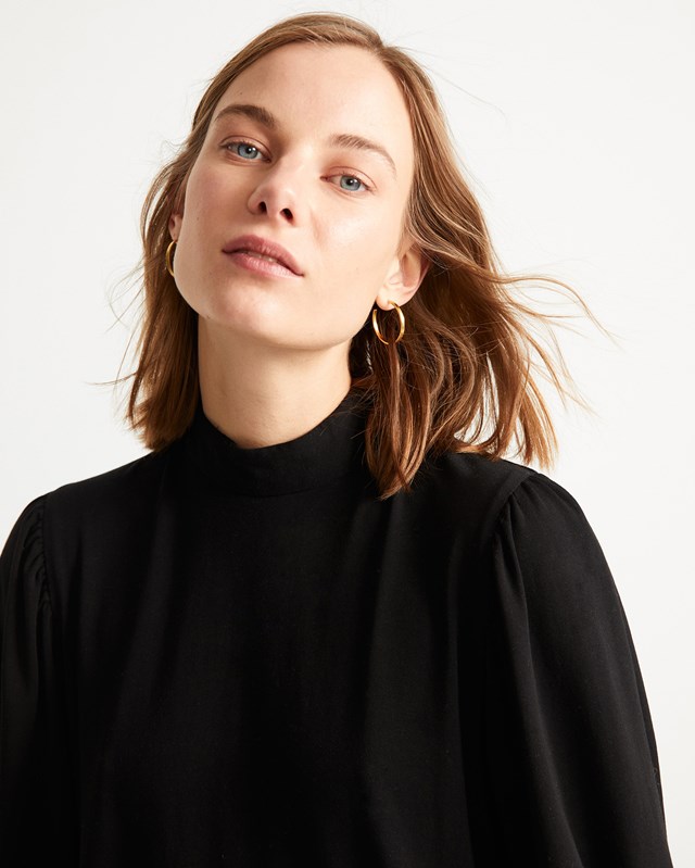 Robe noire - FLORA de Thinking MU 3