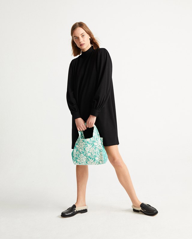 Robe noire - FLORA de Thinking MU 4