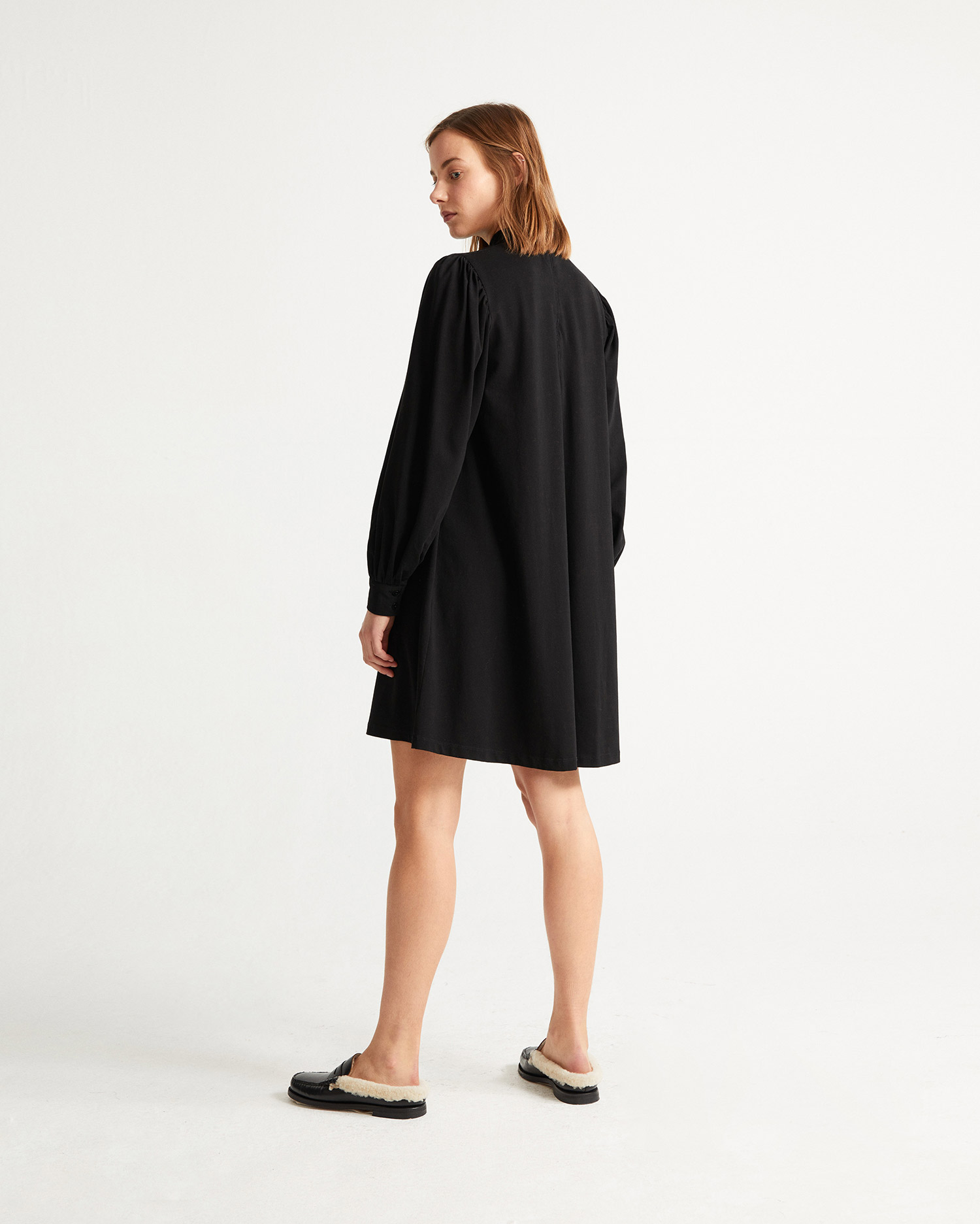 Robe noire - FLORA de Thinking MU 6