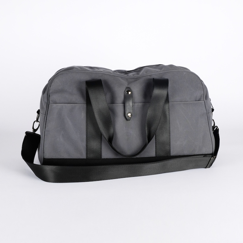 sac de voyage gris upcycling chic