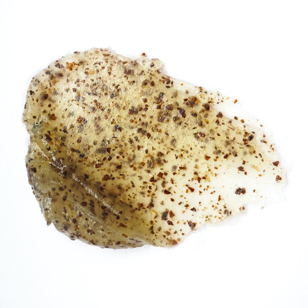 détail du grain issu du recyclage des coques de graines de chanvre. Ingrédients 100% naturels