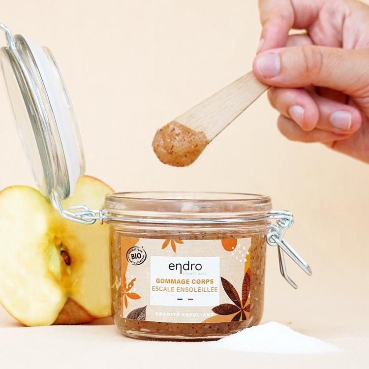 Pot de gommage corps ensoleillé en verre consigné et recyclable : zéro déchet