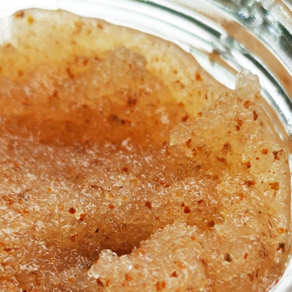 texture du gommage corps ensoleillé aux ingrédients 100% naturels et made in Bretagne