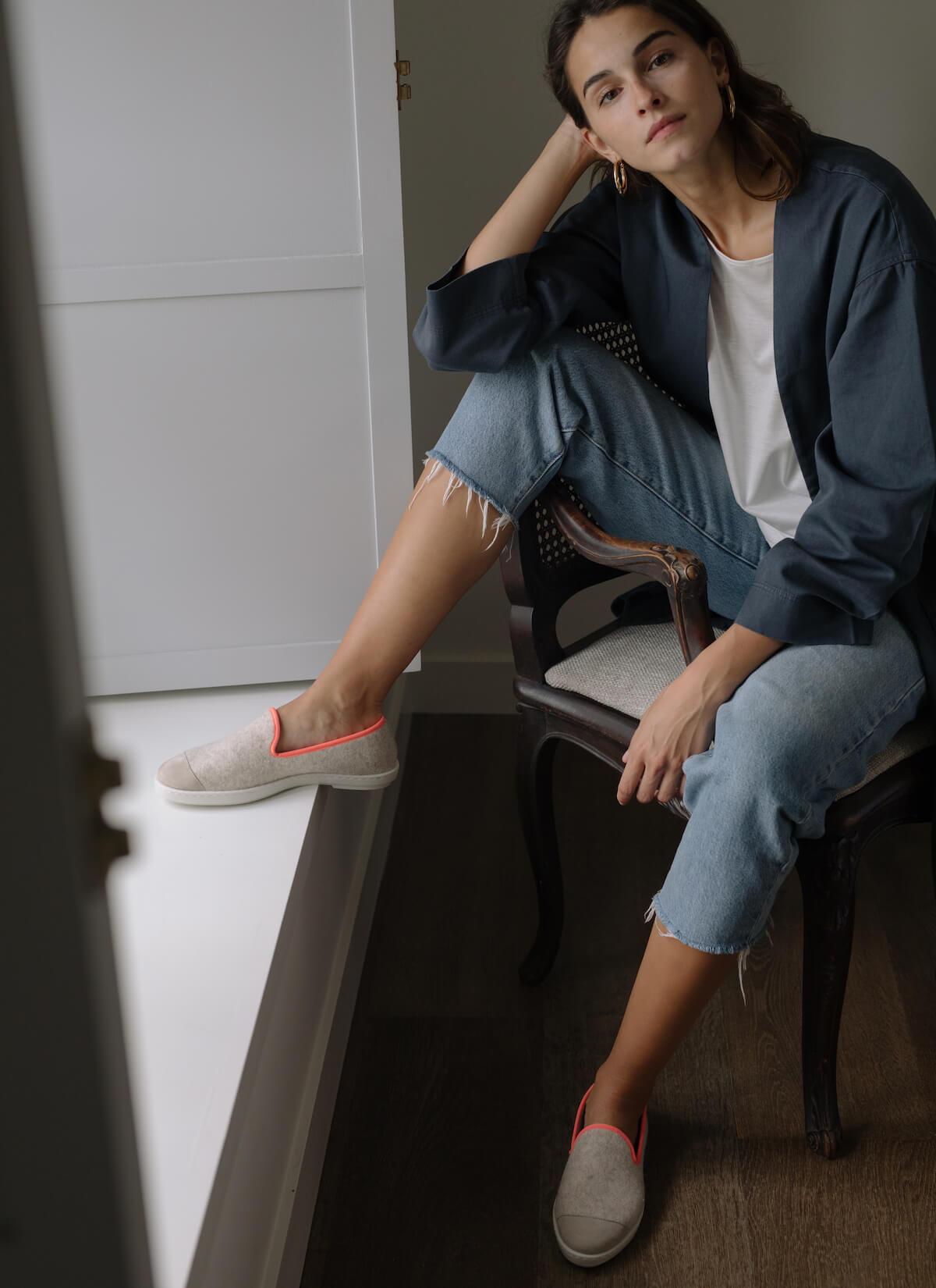 chausson femme en laine recyclée Beige Fluo Rose vue portée