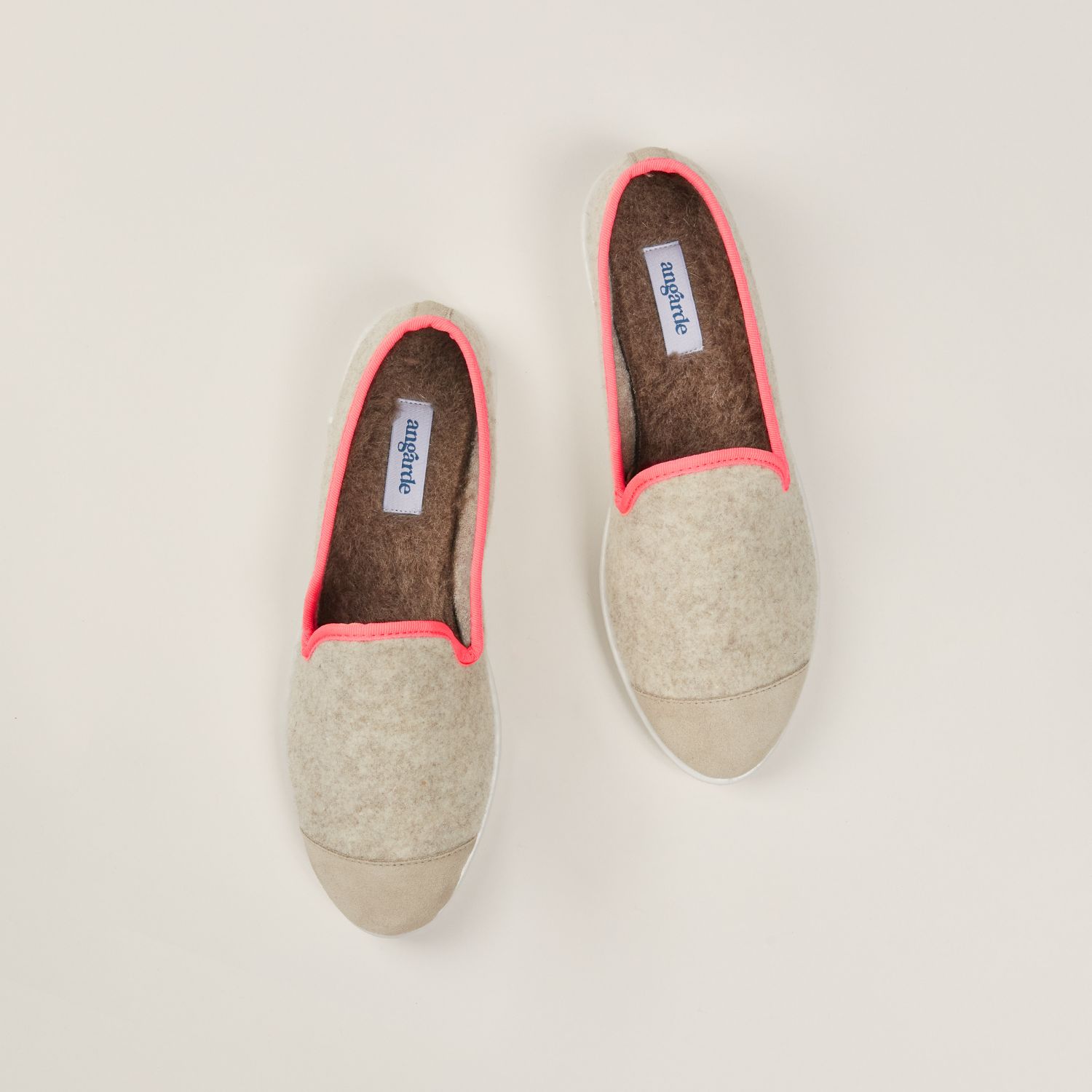 chausson femme en laine recyclée couleur beige fluo rose packshot en vue dessus