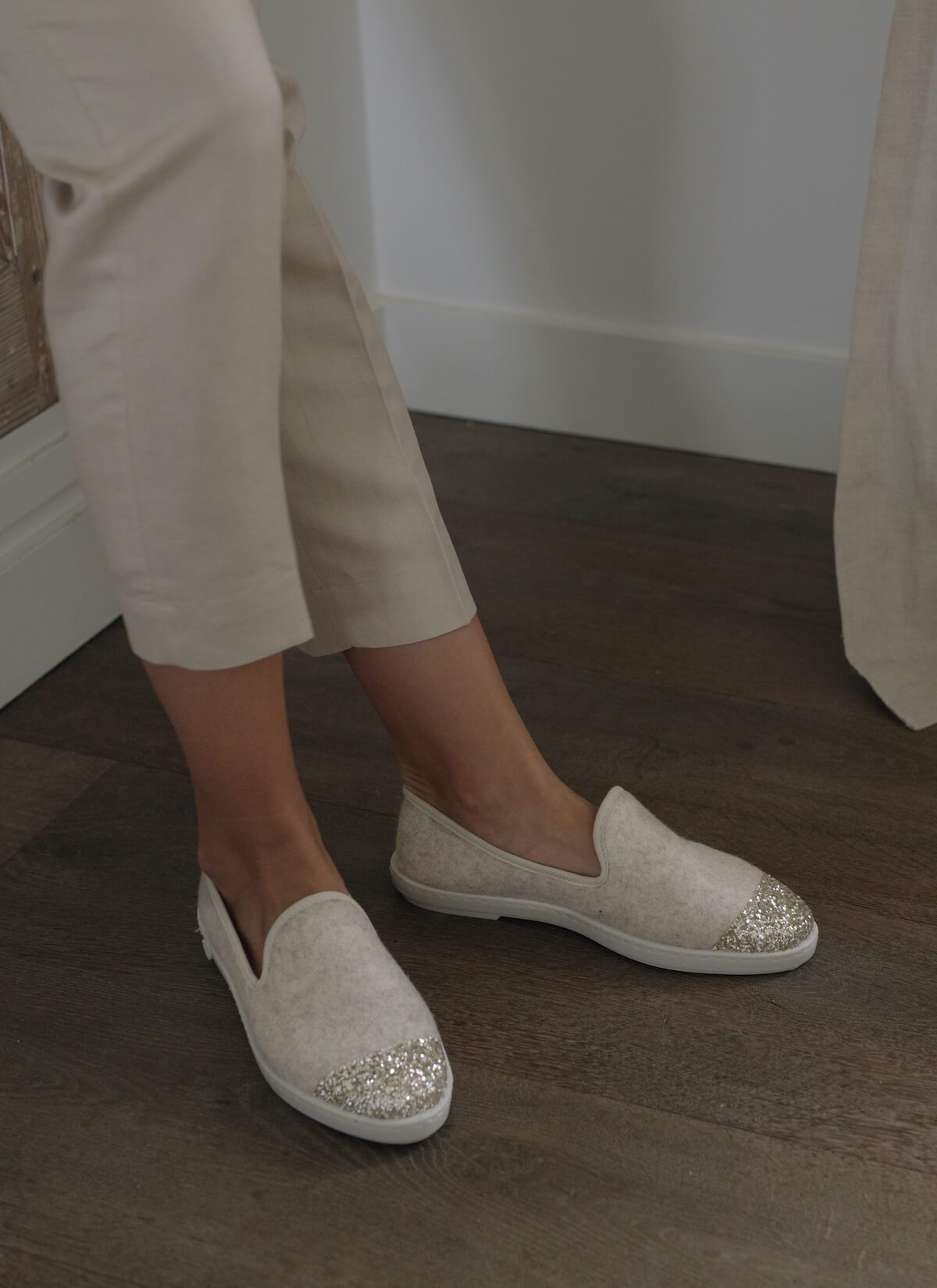 chausson femme en laine recyclée Beige Sparkling vue portée de profil