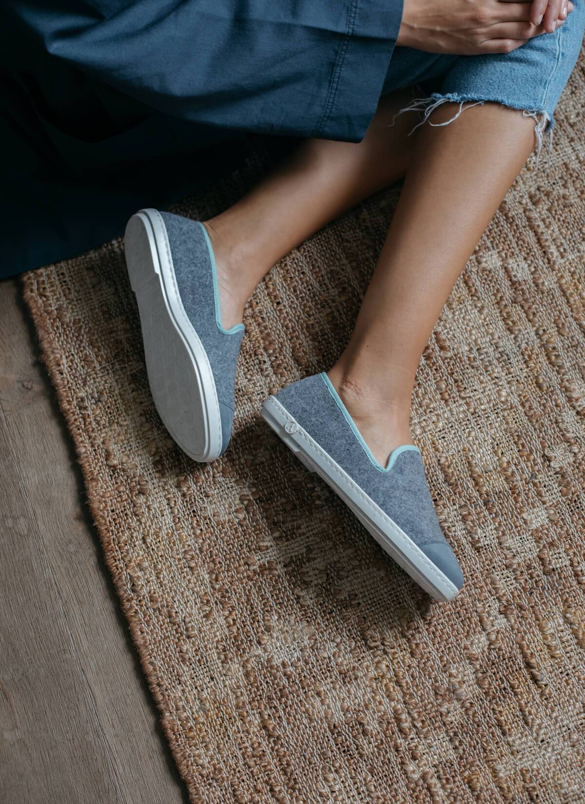 chausson femme en laine recyclée Grey Green vue portée de dessus