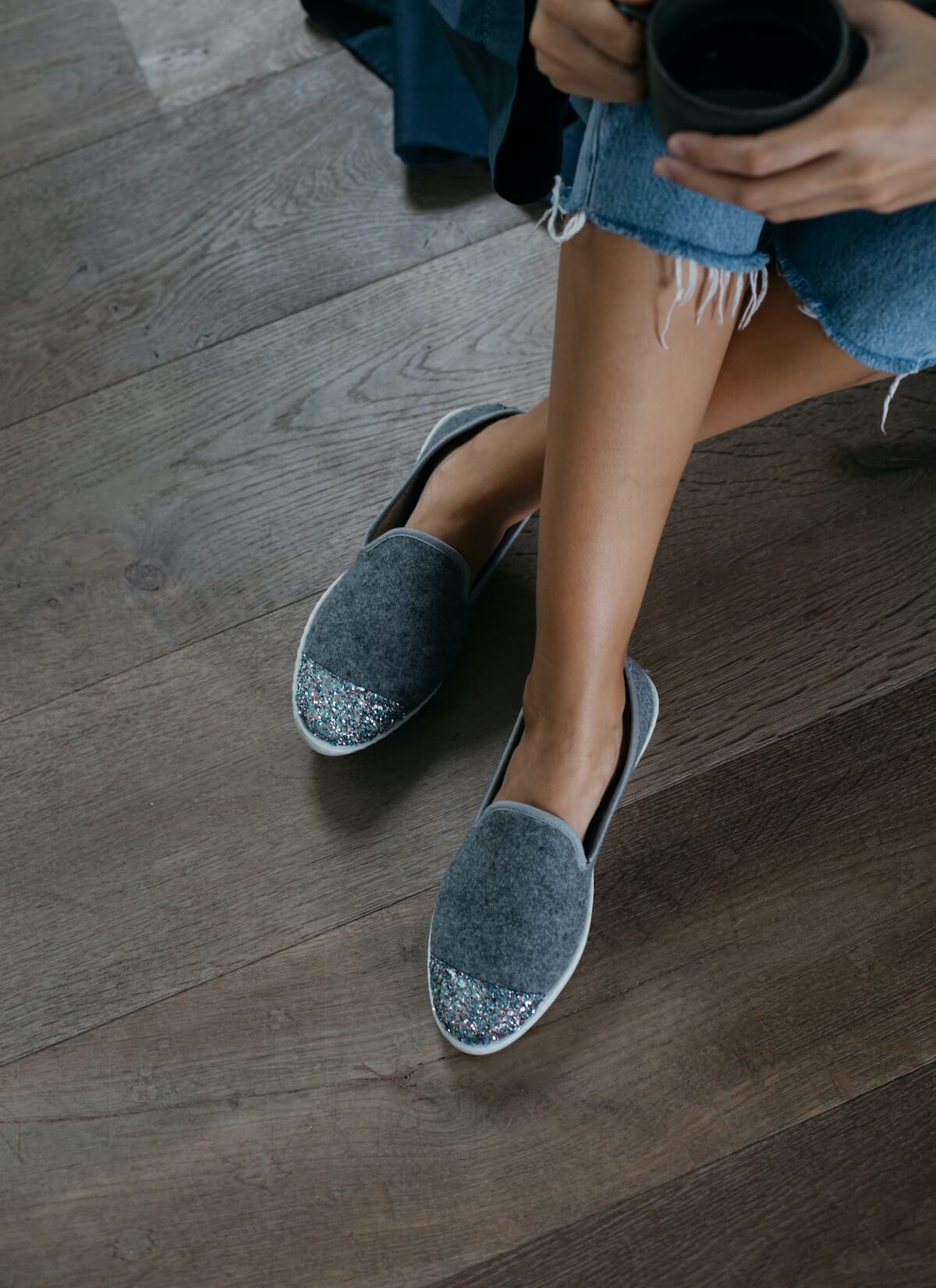 chausson femme en laine recyclée Grey Sparkling vue portée de devant