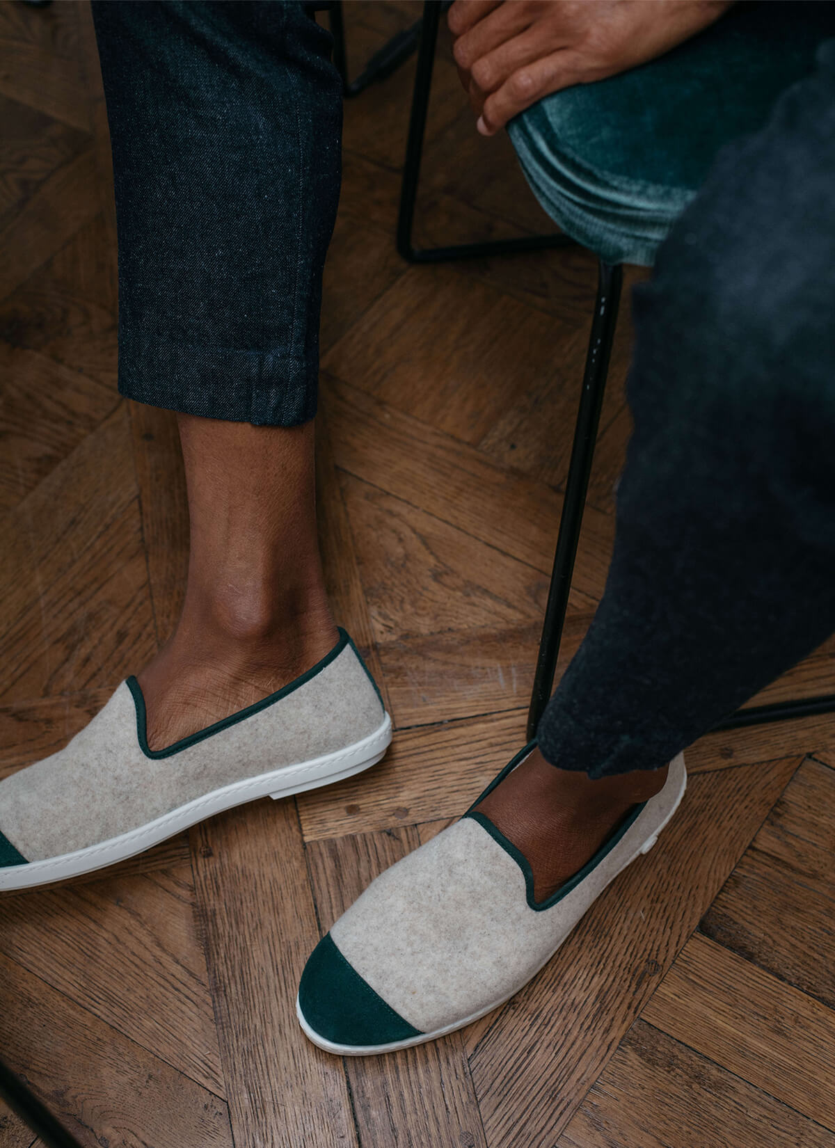 chausson homme en laine recyclée Beige Basilico vue portée de haut