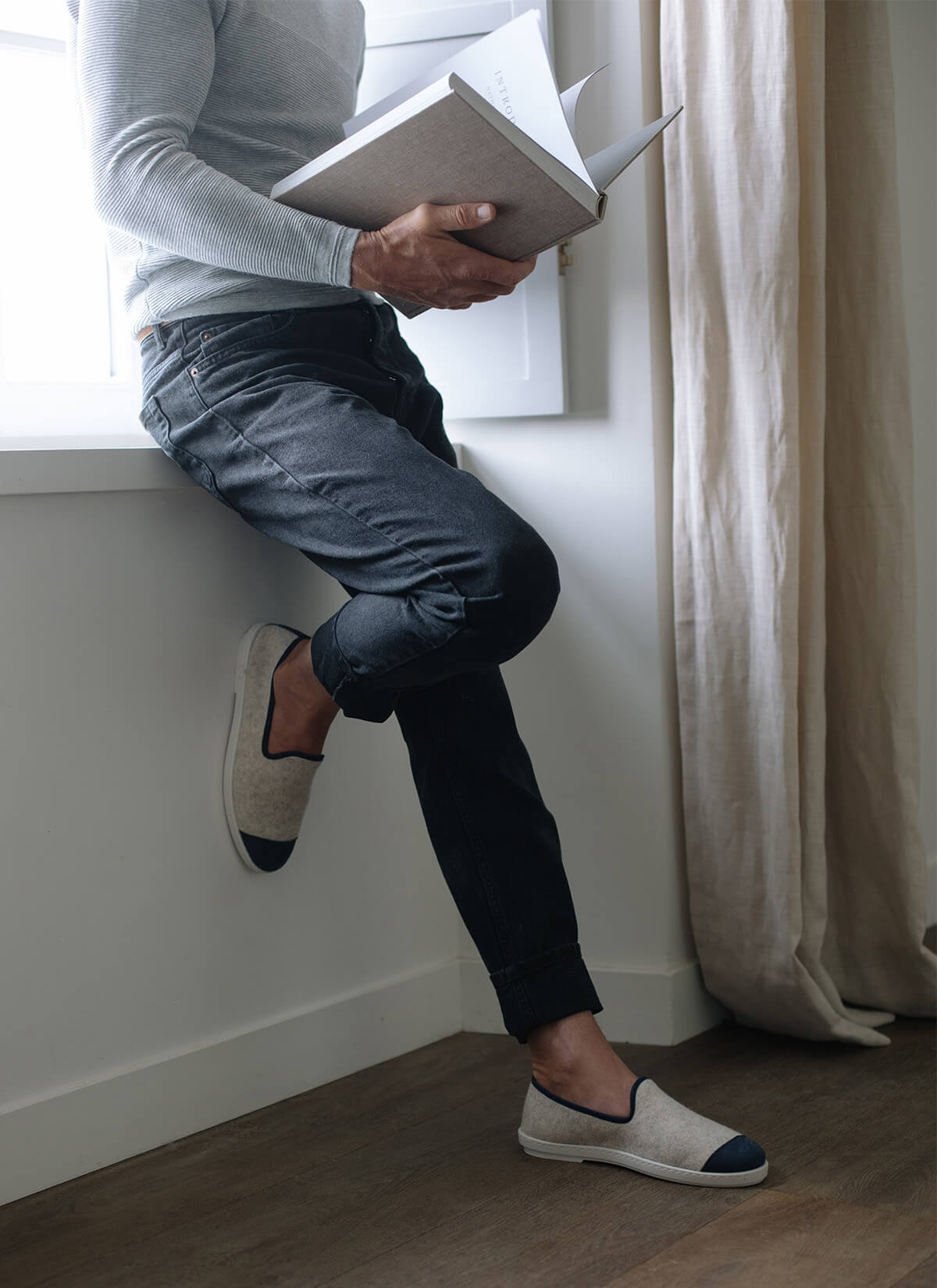 chausson homme en laine recyclée Beige Marine vue portée de profil