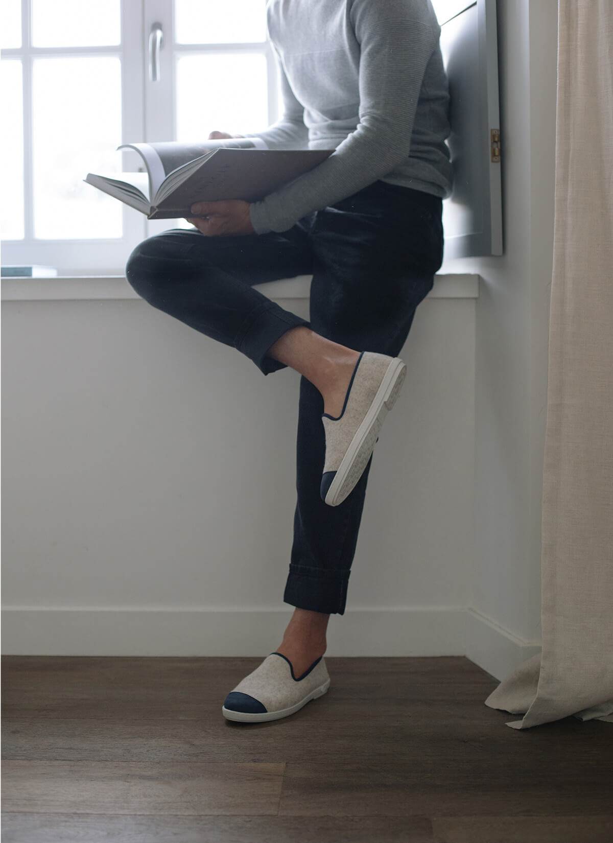 chausson homme en laine recyclée Beige Marine vue portée de profil