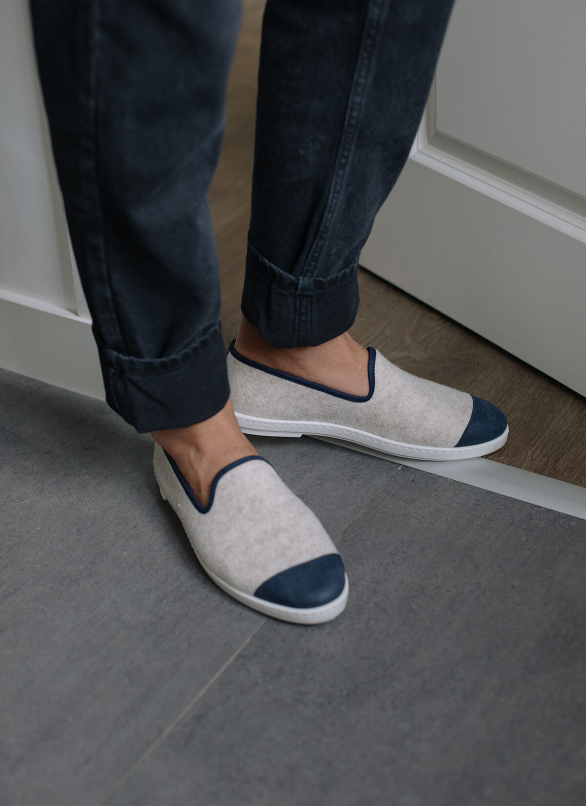 chausson homme en laine recyclée Beige Marine vue portée de devant