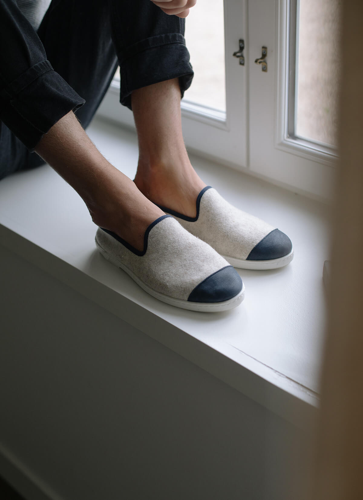 chausson homme en laine recyclée Beige Marine vue portée de profil