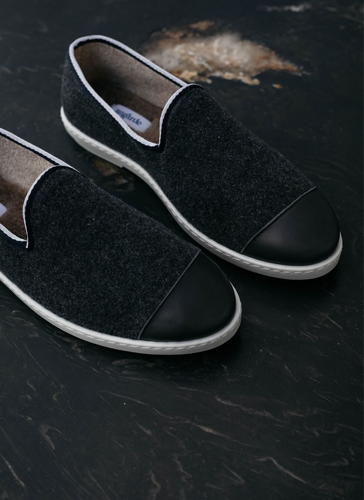 chausson homme en laine recyclée Grey Flag vue packshot de devant