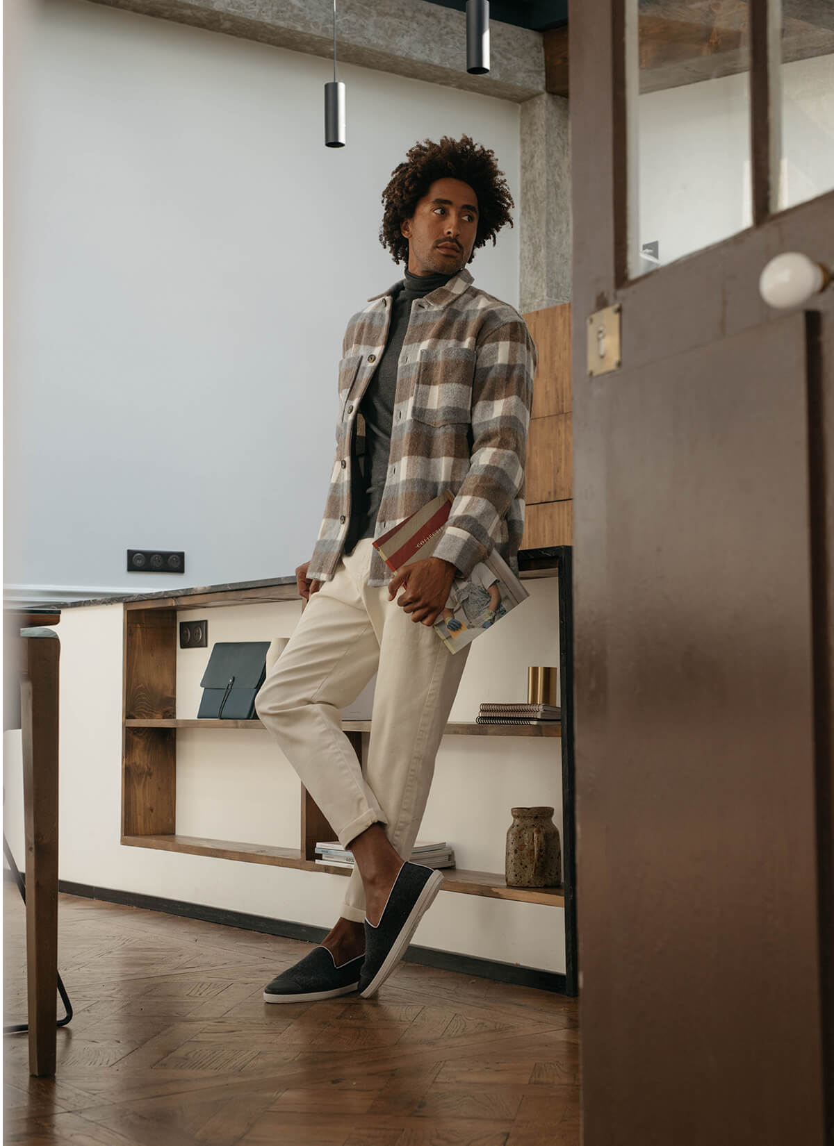 chausson homme en laine recyclée Grey Flag vue portée de devant