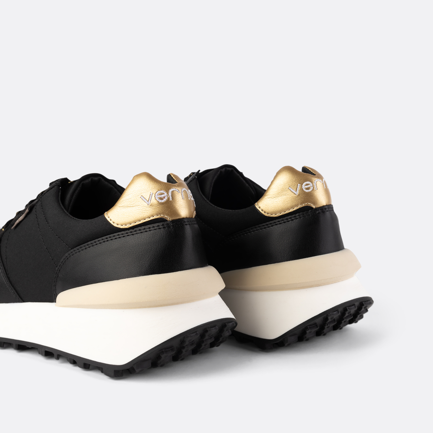 Vanda-001 - Runners Noires en Cactus et PET 5