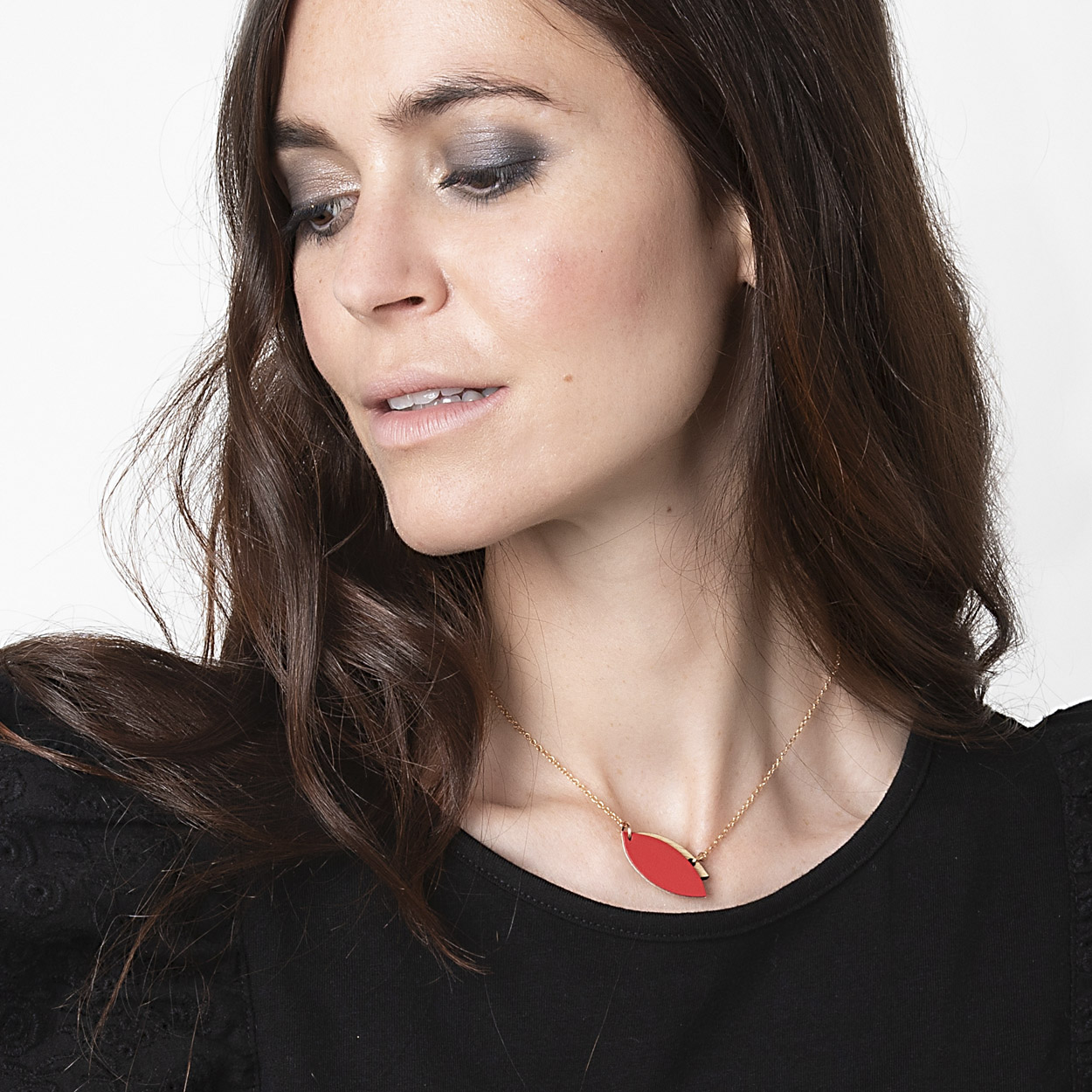 Collier en bois et cuir MINI PETALE rouge 4