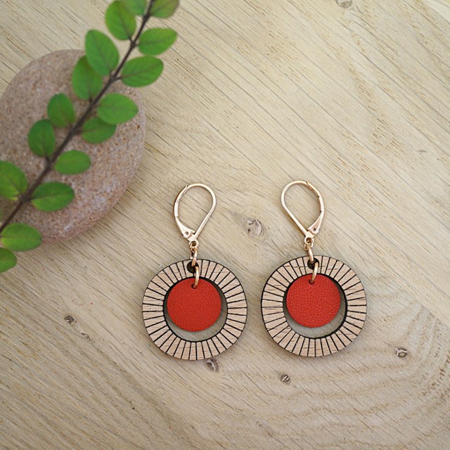 Boucles d'oreilles en bois et cuir BULLE rouge 6