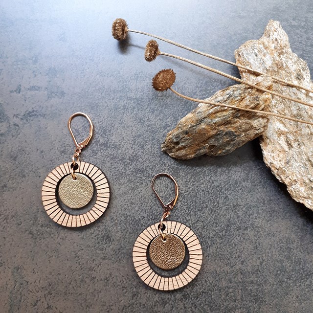 Boucles d'oreilles en bois et cuir BULLE or 4
