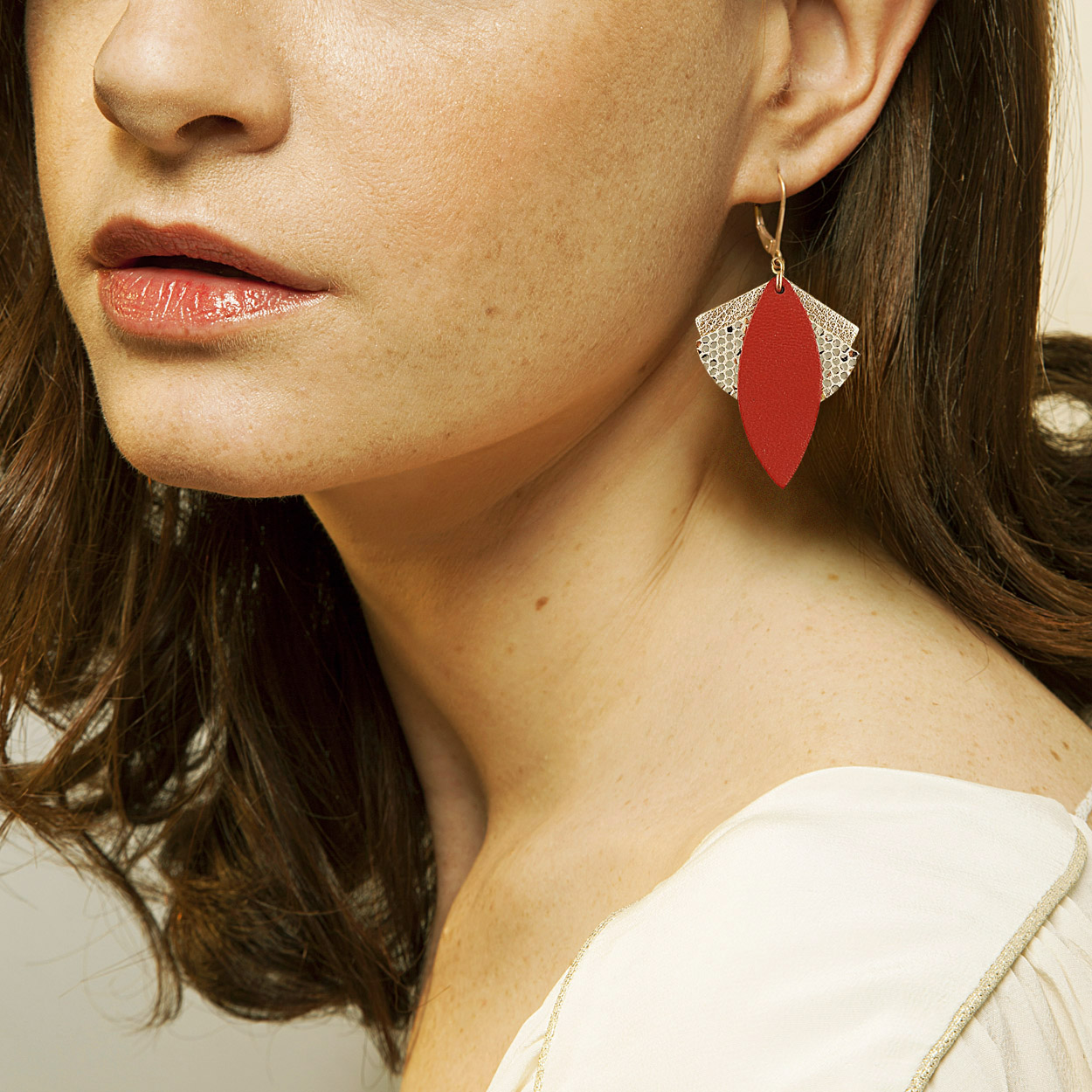 Boucles d'oreilles en cuir LOTUS rouge 5