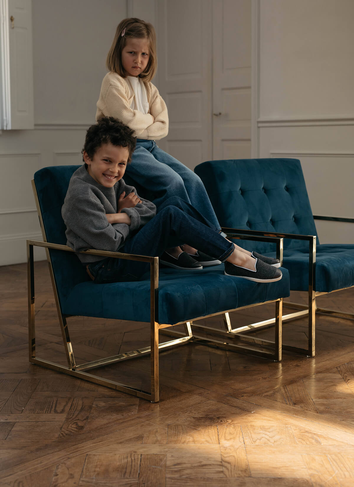 chausson enfant en laine recyclée Grey Flag vue portée frère et soeur