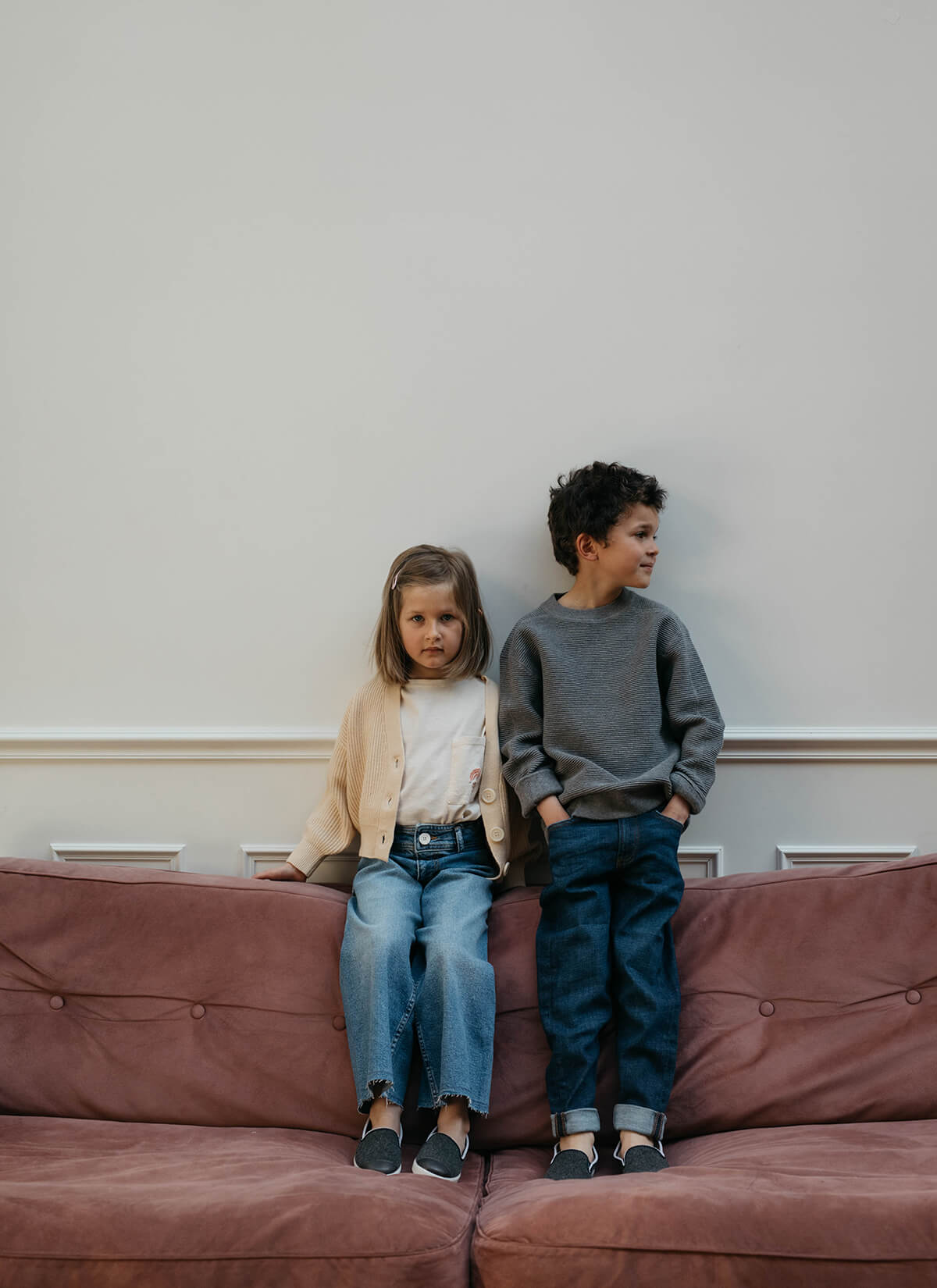 chausson enfant en laine recyclée Grey Flag vue portée