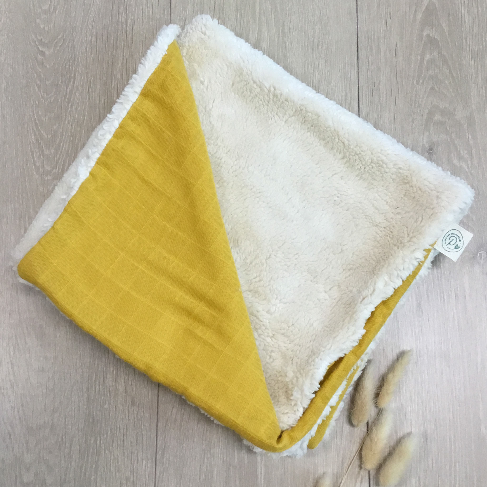 Couverture jaune en peluche de coton bio 2