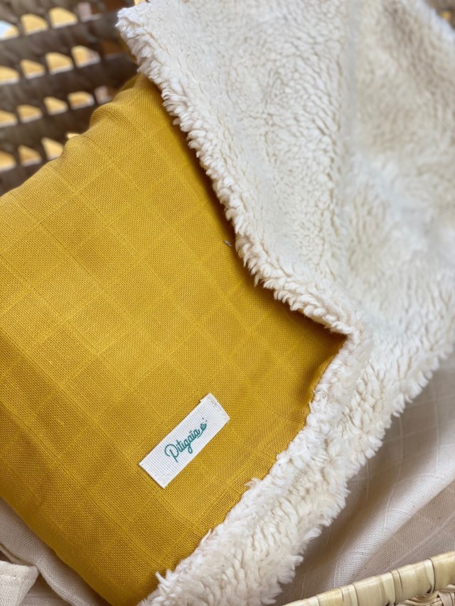 Couverture jaune en peluche de coton bio 3